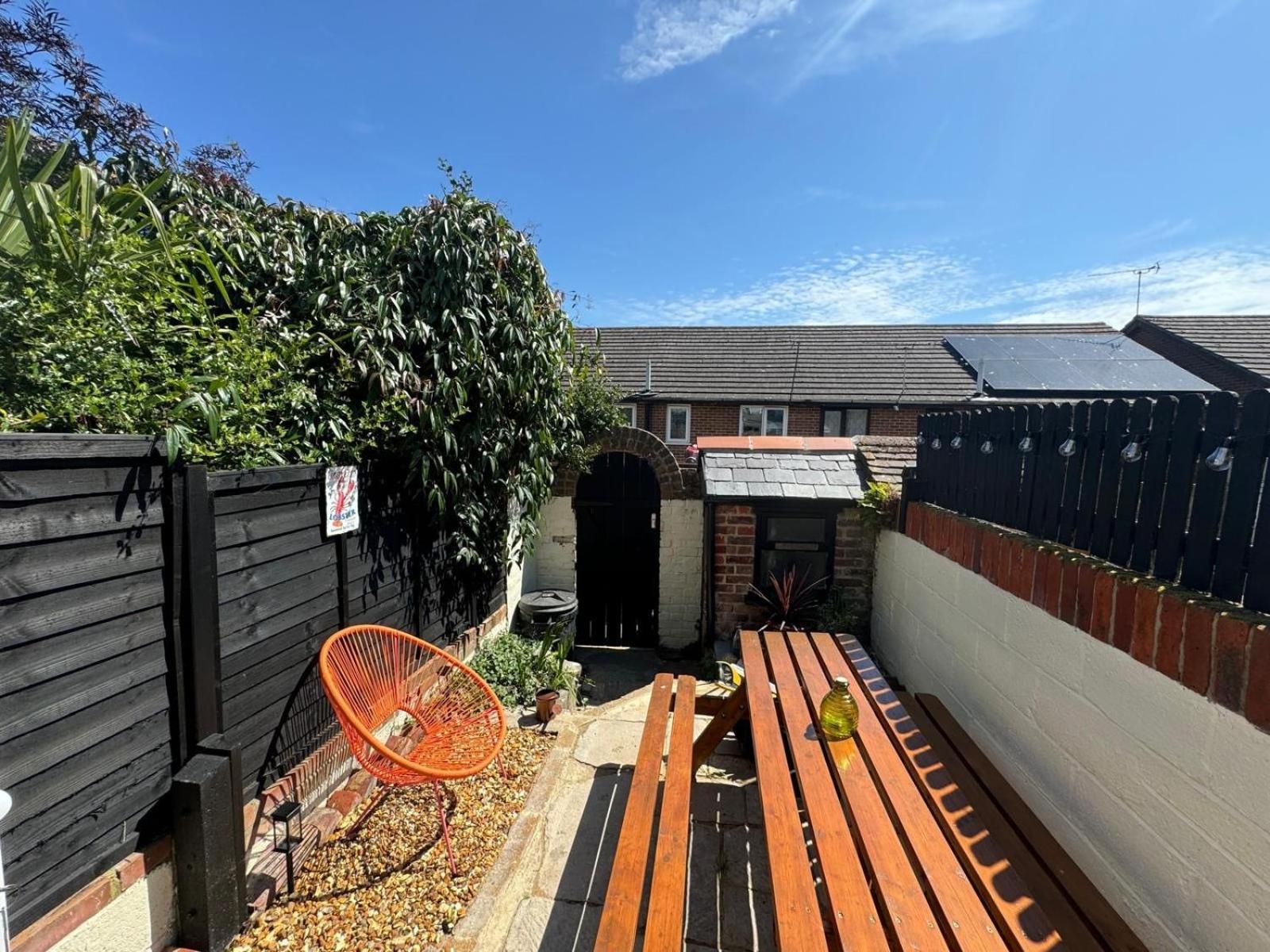カウズ Driftwood House - Luxury Dog-Friendly Townhouse In Cowes, Steps From Marinaヴィラ エクステリア 写真