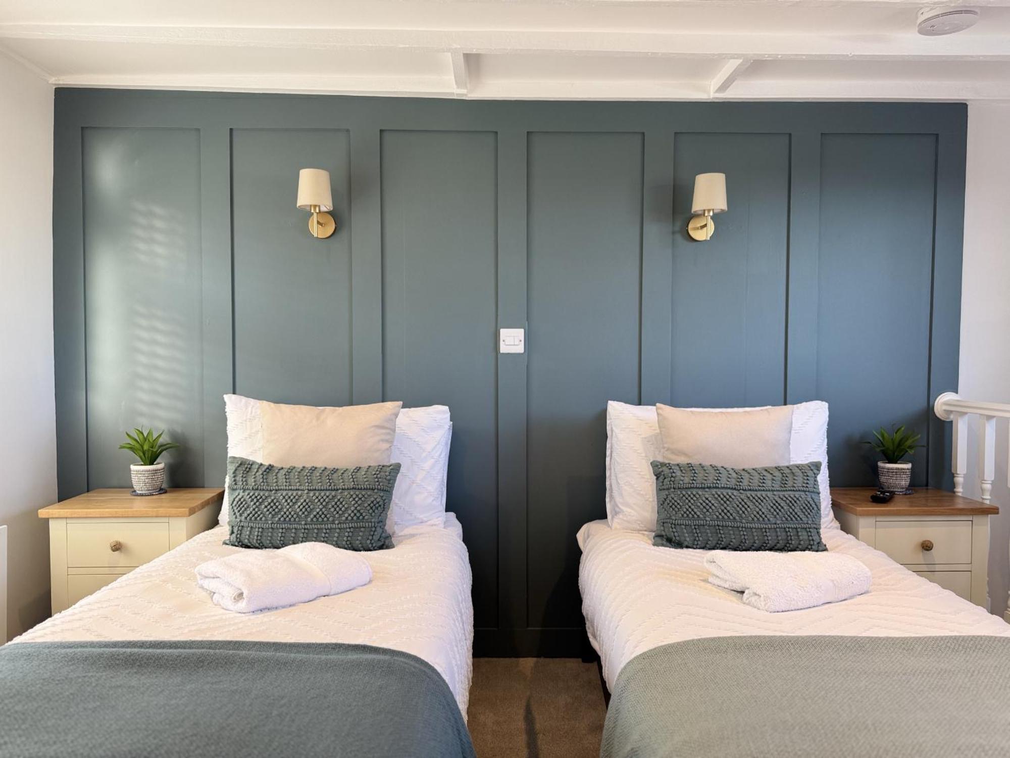 カウズ Driftwood House - Luxury Dog-Friendly Townhouse In Cowes, Steps From Marinaヴィラ エクステリア 写真