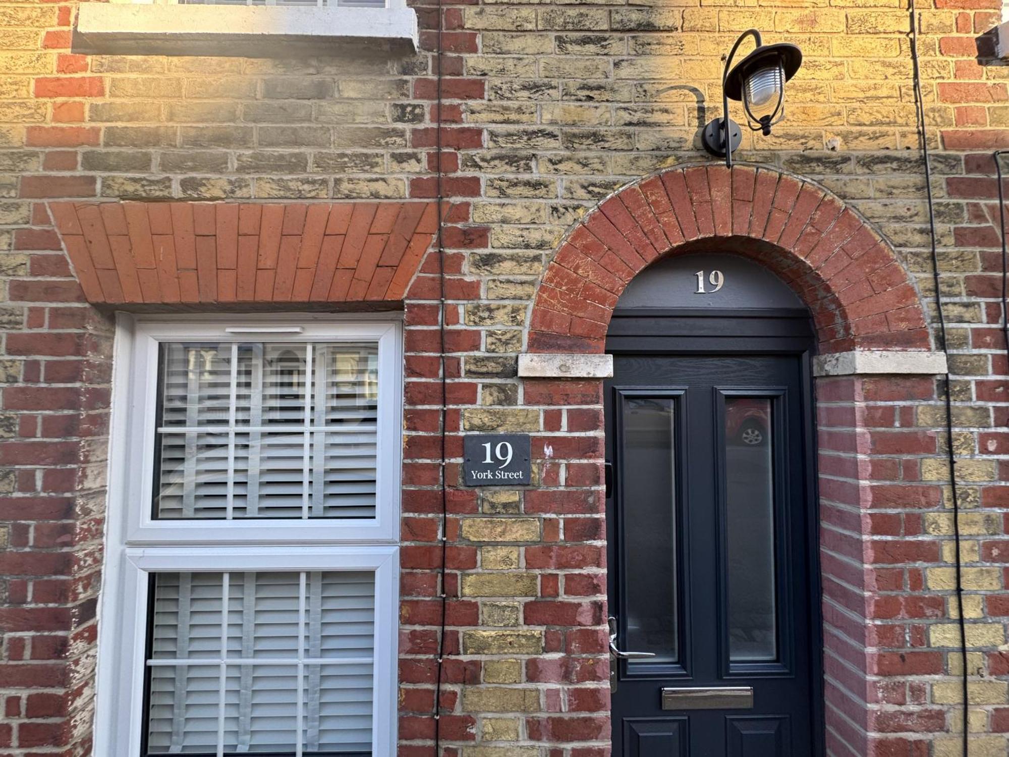 カウズ Driftwood House - Luxury Dog-Friendly Townhouse In Cowes, Steps From Marinaヴィラ エクステリア 写真