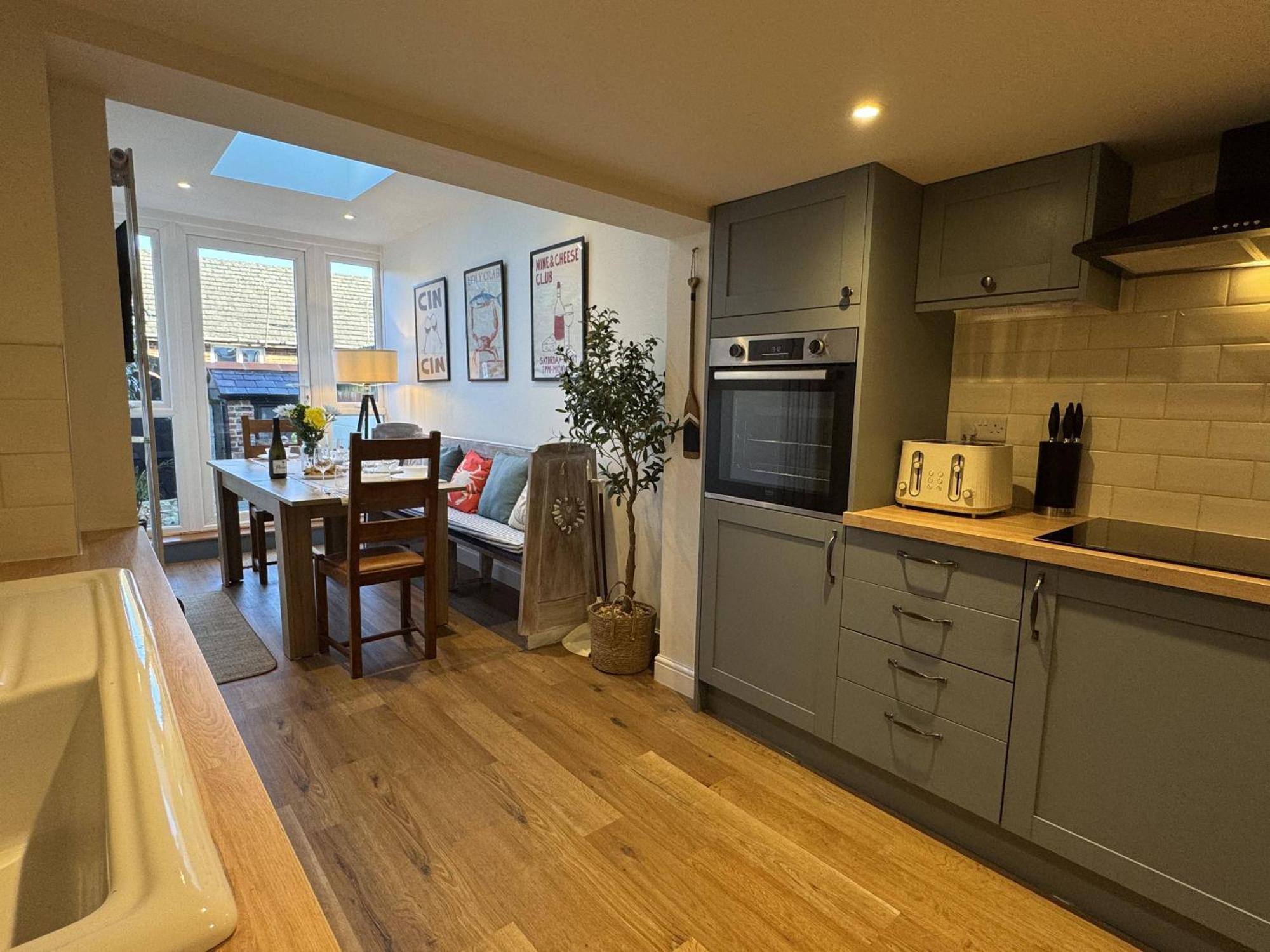 カウズ Driftwood House - Luxury Dog-Friendly Townhouse In Cowes, Steps From Marinaヴィラ エクステリア 写真