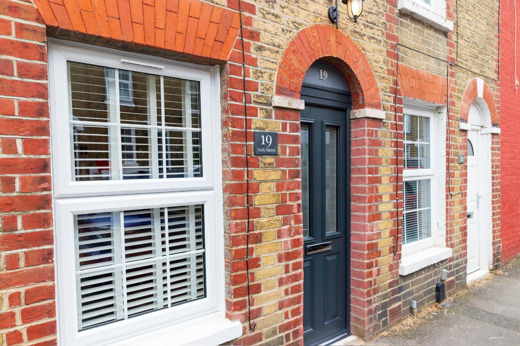 カウズ Driftwood House - Luxury Dog-Friendly Townhouse In Cowes, Steps From Marinaヴィラ エクステリア 写真
